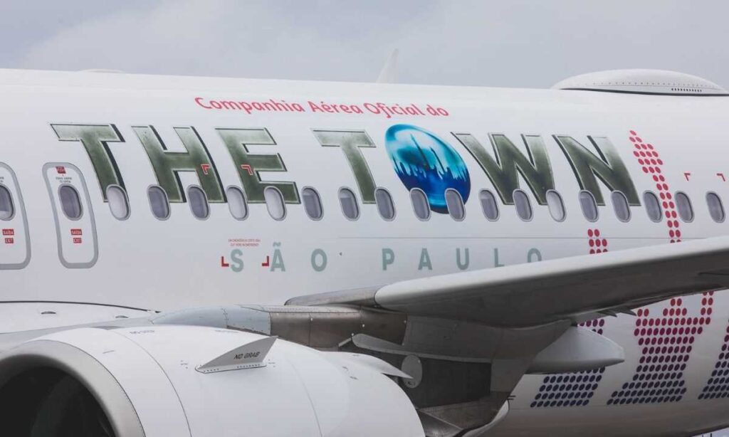The Town: empresa aérea amplia voos para shows de Katy Perry e Travis Scott - 29/05/2025