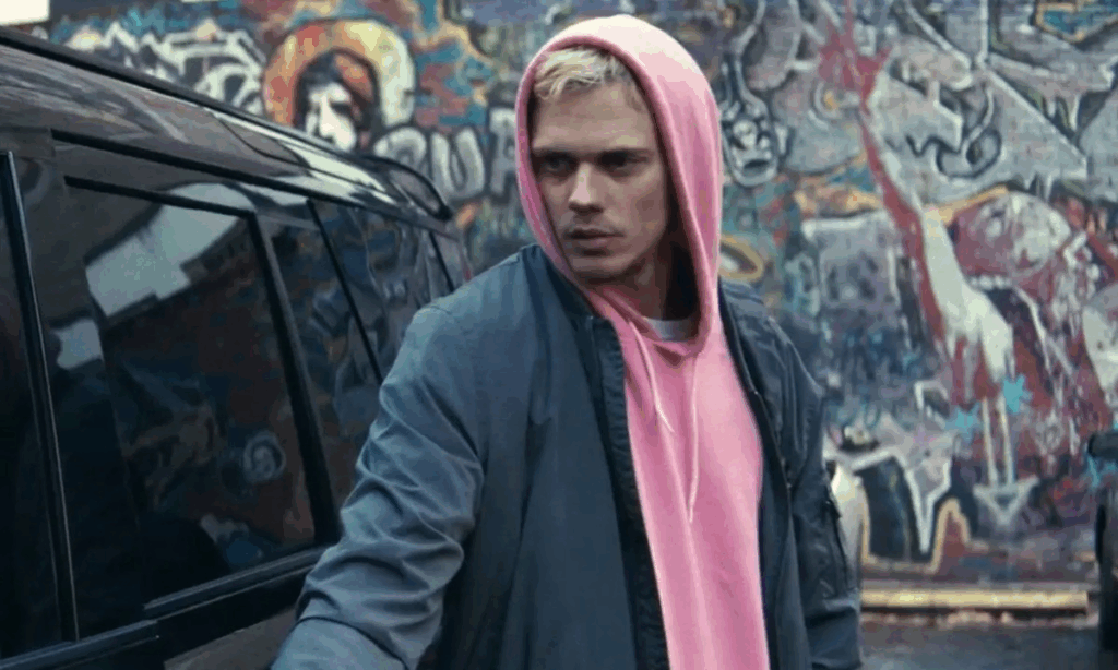 Inspirado em filme argentino, “Confinado” chega aos cinemas com Bill Skarsgård e Anthony Hopkins