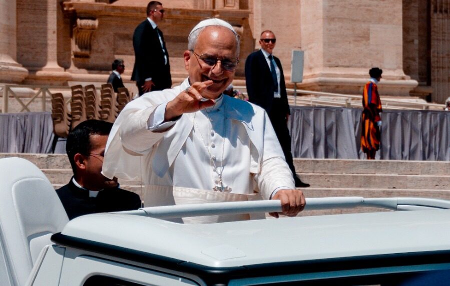 Fotógrafo da região de Campinas registra o papa Leão XIV no Vaticano: ‘Um gesto simples, quase despercebido’