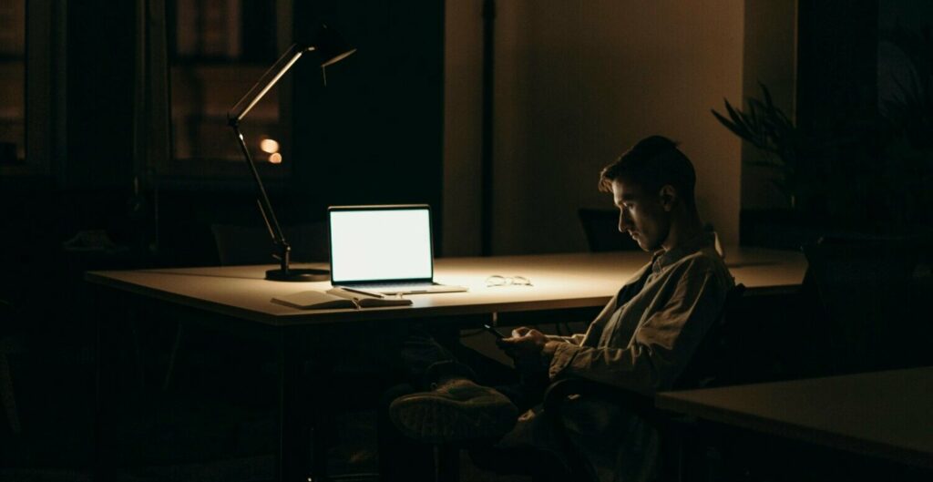 Golpes financeiros online atingem metade dos brasileiros em 2024