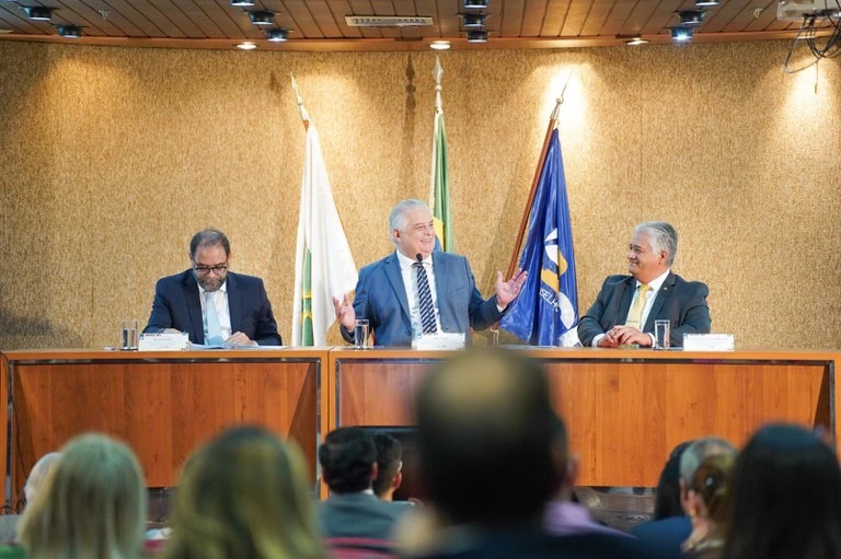 Encontro debate modernização do registro empresarial e os impactos da reforma tributária para pequenos negócios – Sistema FENACON