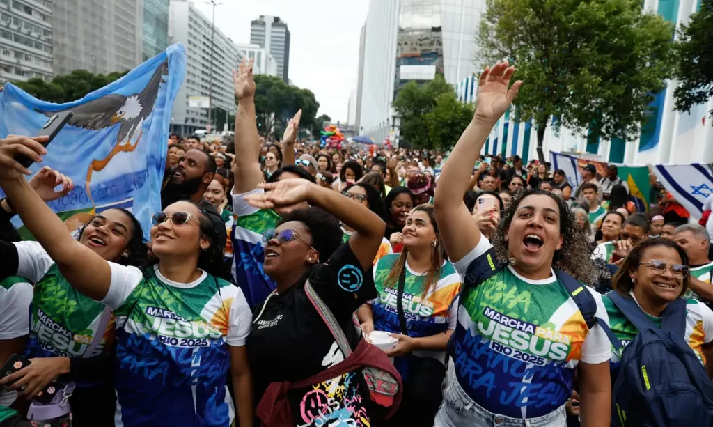 Evangélicos são mais de um quarto da população, segundo IBGE