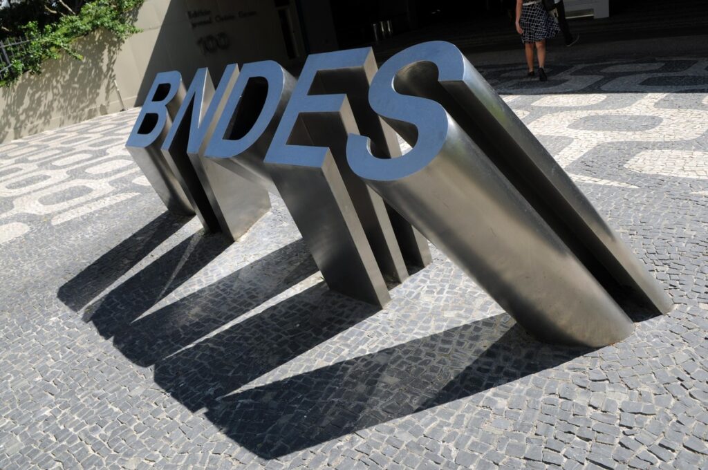 Papel do BNDES é estimular empresas a crescer e ganhar mercado, diz diretor | Finanças