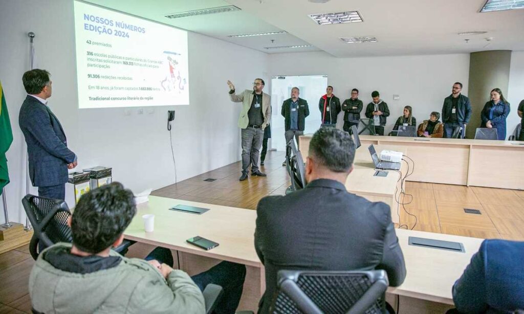Legislativo conhece projeto do Desafio de Redação do ‘Diário’ - 11/06/2025
