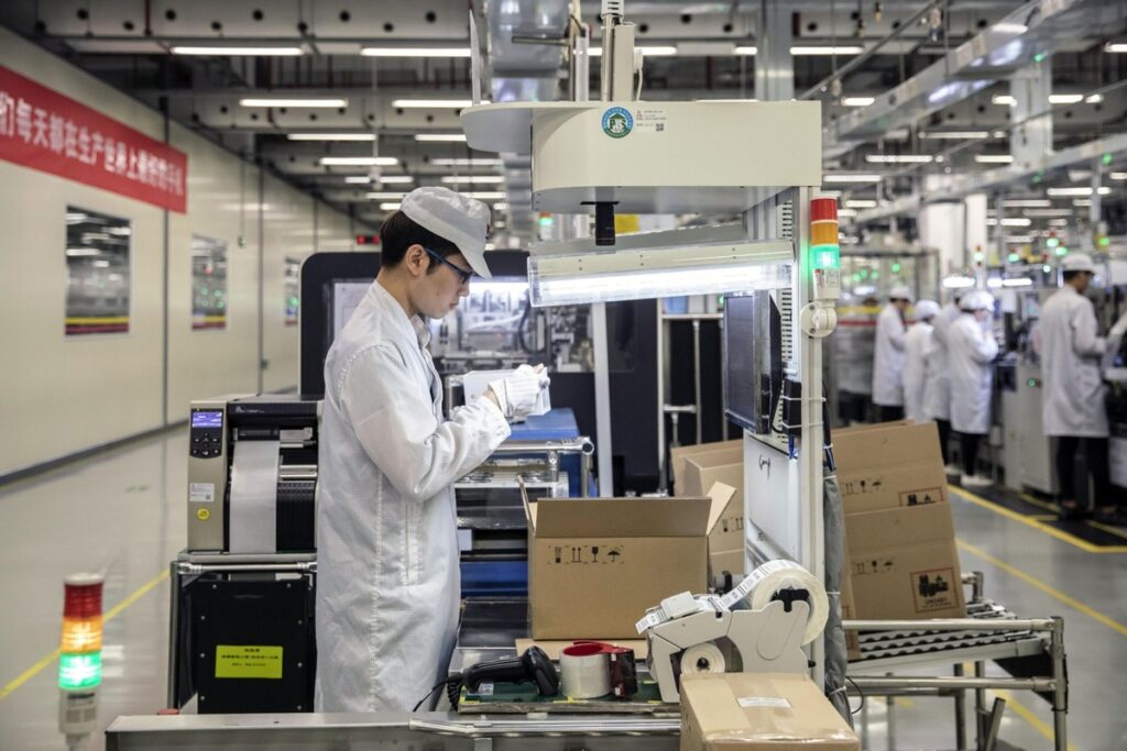 China: atividade industrial entra em contração em maio