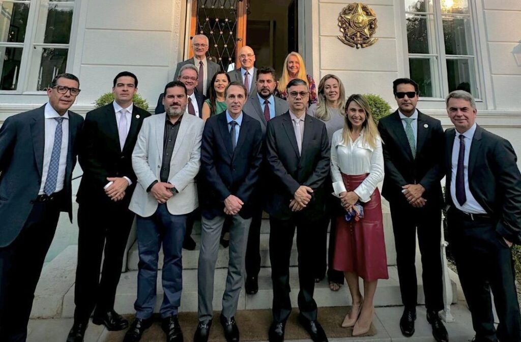 Comitiva da CNC e FENACON é recebida pelo embaixador do Brasil em Genebra – Sistema FENACON
