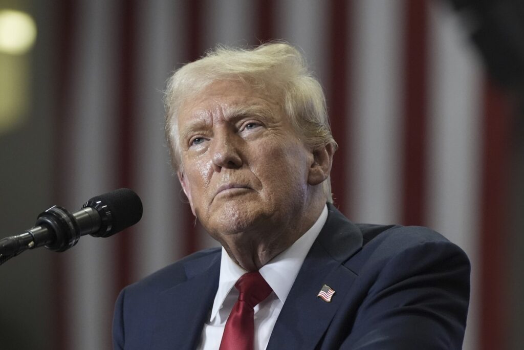 Trump declara mais de US$ 600 mi em renda com criptomoedas, golfe e taxas de licenciamento | Mundo