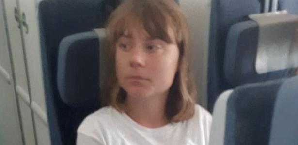 Greta Thunberg aparece em avião em foto publicada pelo governo de Israel