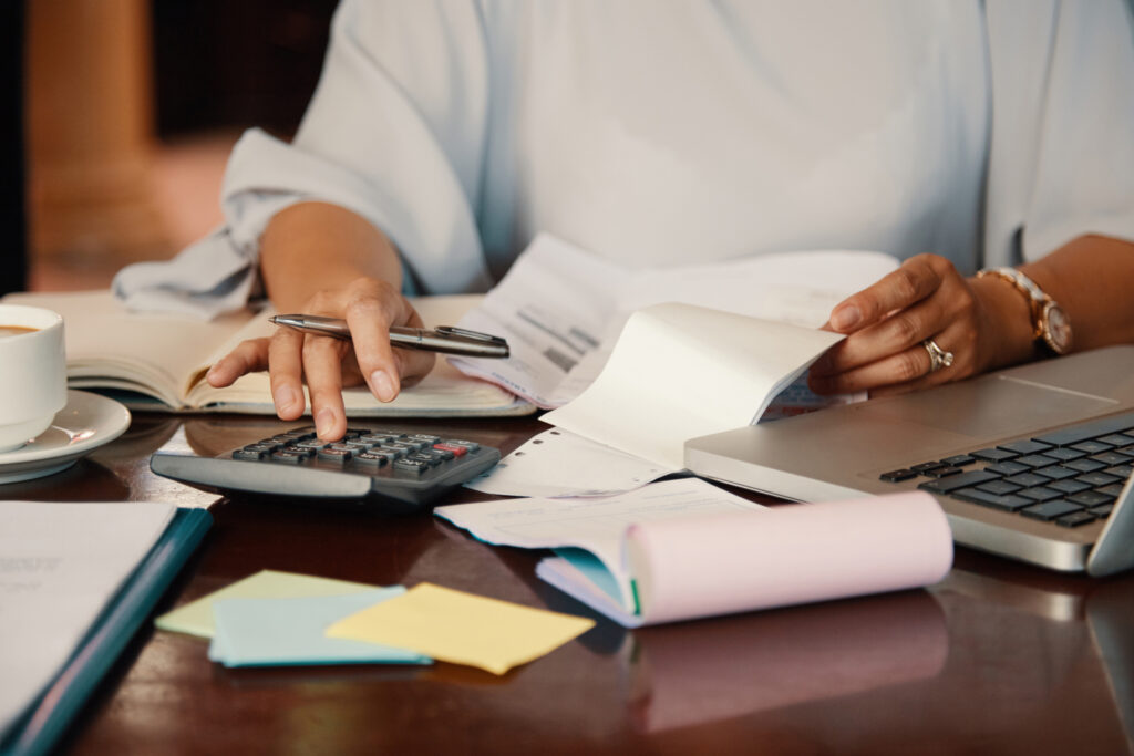 Tomadora de serviços responde por dívidas de empresa contratada