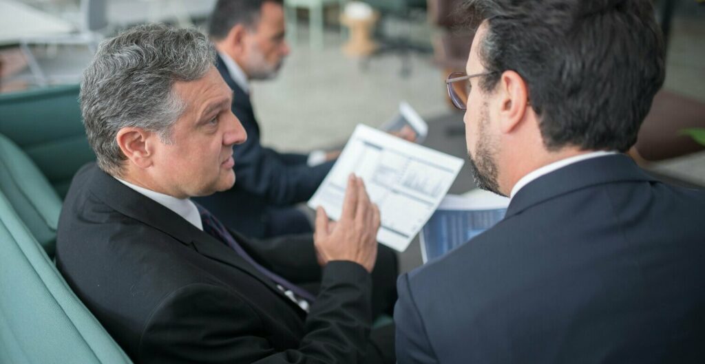 como tomar decisões estratégicas em negócios