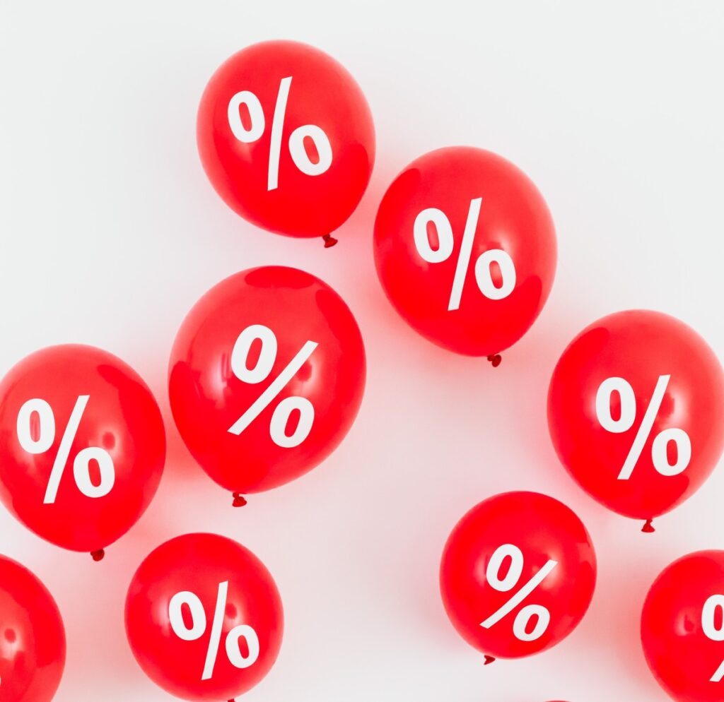 Juros futuros sobem com IOF e saída de capital no radar | Finanças