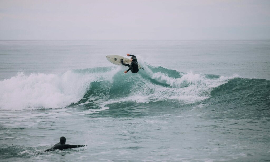 Griffin Colapinto acerta aéreo perfeito e recebe nota 10; veja maiores campeões da WSL