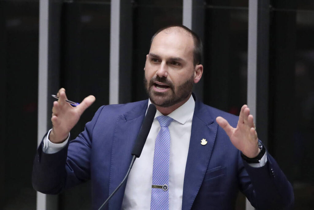 Eduardo Bolsonaro diz que não renunciará ao mandato - 20/07/2025 - Poder