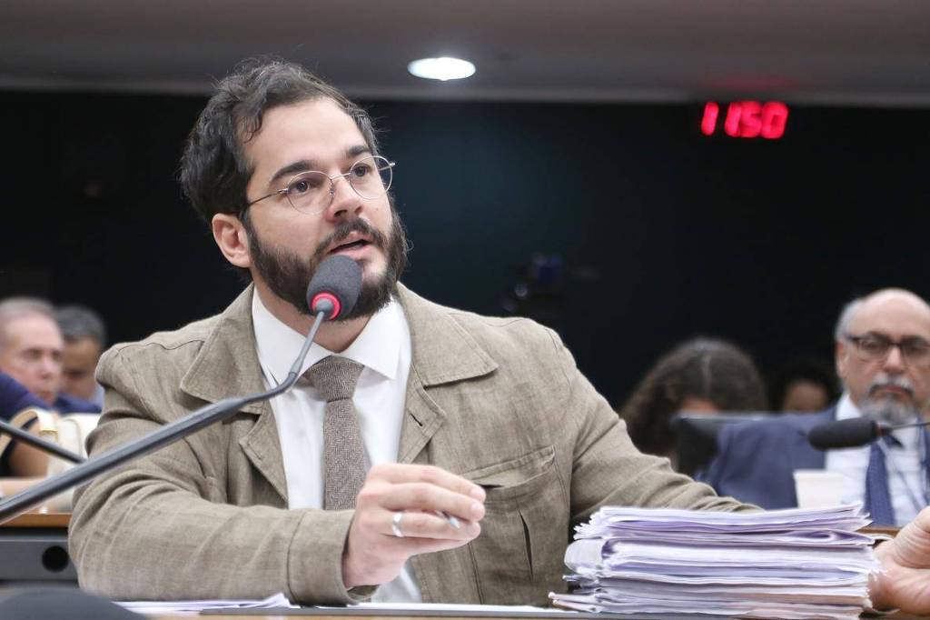 Deputado pede que Eduardo seja investigado por improbidade - 30/07/2025 - Painel