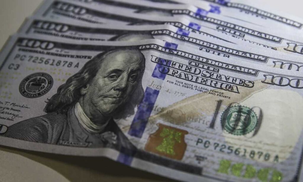 Dólar à vista salta a R$ 5,62 por temor sobre tarifas dos EUA - 10/07/2025