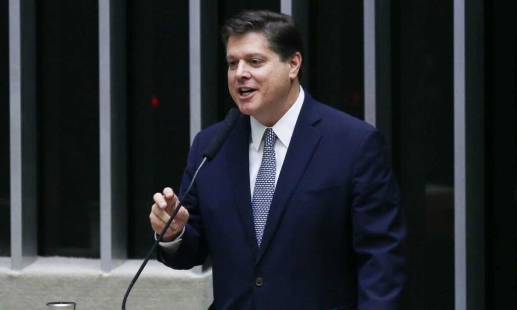 PEC 66 deve entrar em votação no plenário na terça, diz Baleia Rossi - 11/07/2025