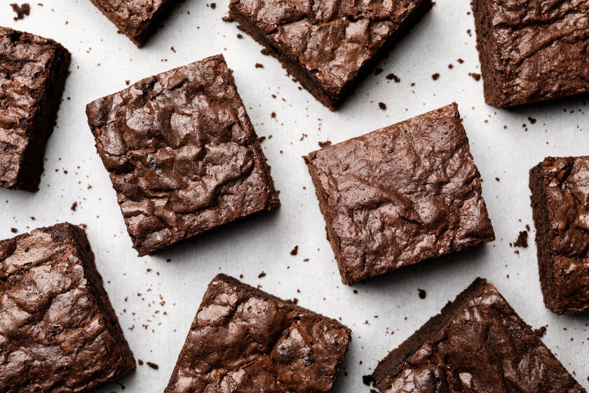 O melhor brownie da sua vida: fofinho por dentro e com casquinha crocante!