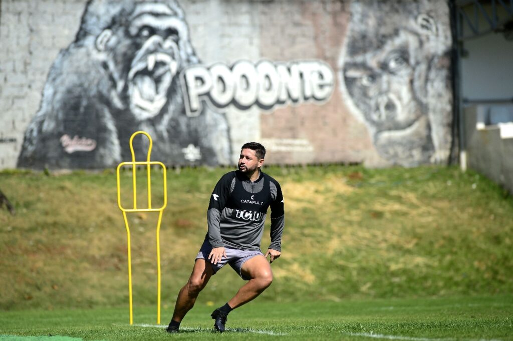 Ponte vence sem Elvis em campo pela primeira vez na série C