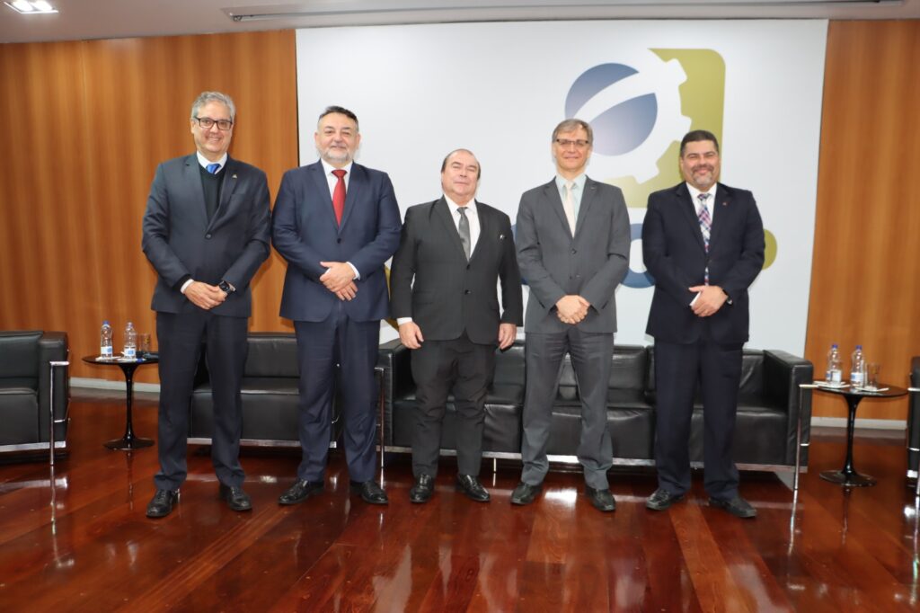 Vice-presidente da FENACON participa da abertura da série nacional de seminários sobre Reforma Tributária – Sistema FENACON