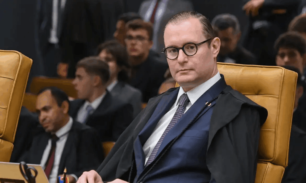 Zanin convoca audiência virtual do STF que pode referendar tornozeleira a Bolsonaro