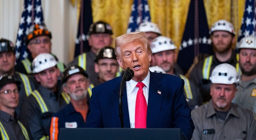 Razões econômicas dos americanos que elegeram Trump vão além da perda de empregos e renda, mostra livro | Eu &