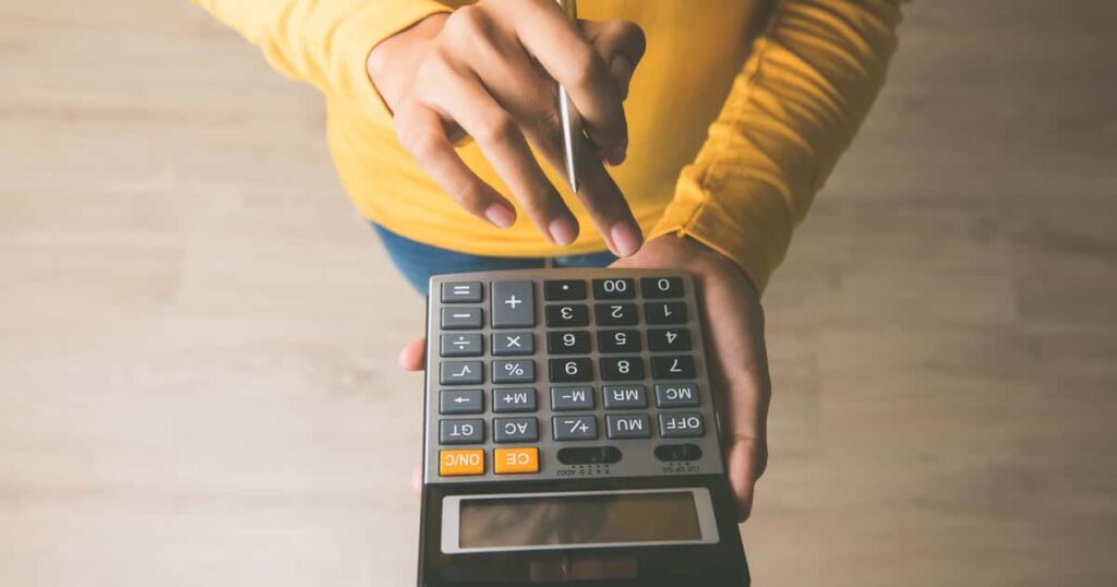 Estudo revela hábito financeiro simples que traz felicidade, mesmo com pouca renda