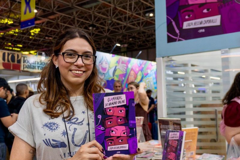 Autora apresenta em Campinas o livro ‘O (não) manual do namoro online’