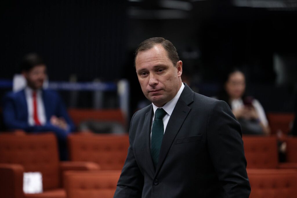 PGR cita omissão de Mauro Cid e propõe reduzir benefícios do acordo de delação | Política