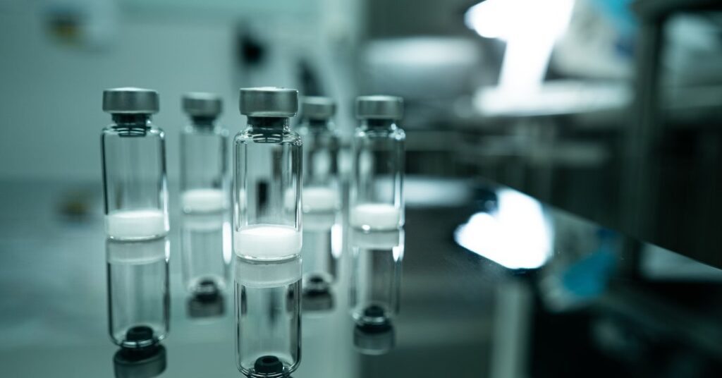 Vacina da gripe aviária do Butantan recebe aval da Anvisa para testes em humanos