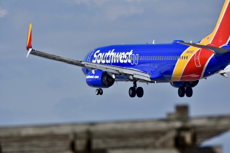Dois comissários da Southwest ficam feridos depois de manobra para evitar outro avião