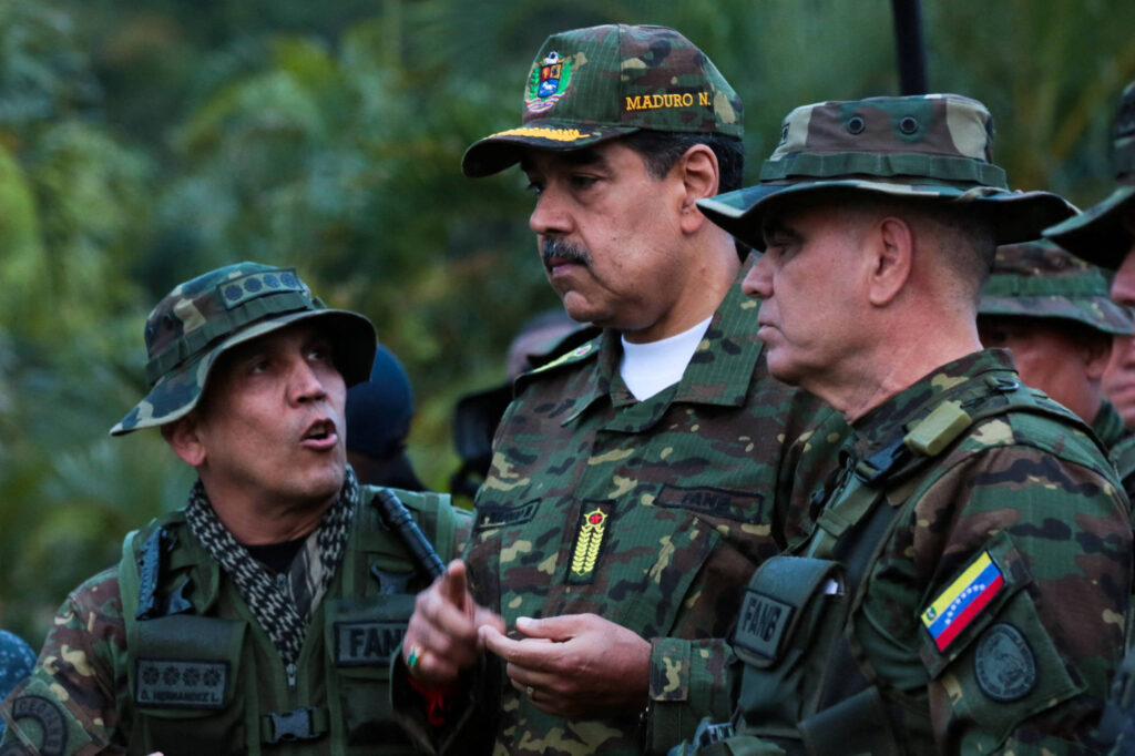 Venezuela mobiliza Marinha após deslocamento dos EUA - 26/08/2025 - Mundo