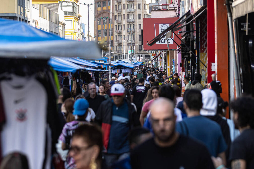 IBGE: Brasil tem 213,4 milhões de habitantes em 2025 - 28/08/2025 - Cotidiano
