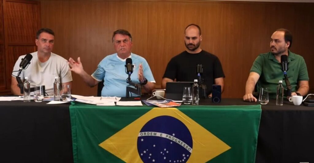Eduardo Bolsonaro recebeu R$ 4,1 milhões em dois anos, e Carlos R$ 4,8 milhões em um ano, diz PF | Política