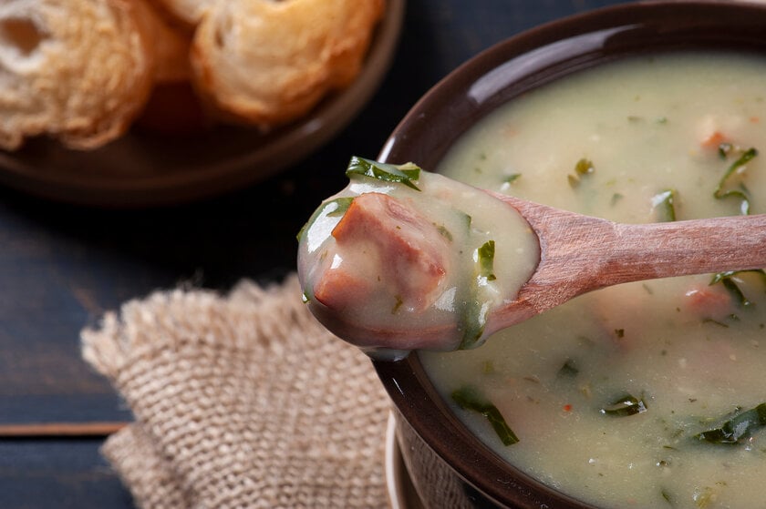 O Caldo Verde que vai virar seu novo jantar favorito no inverno