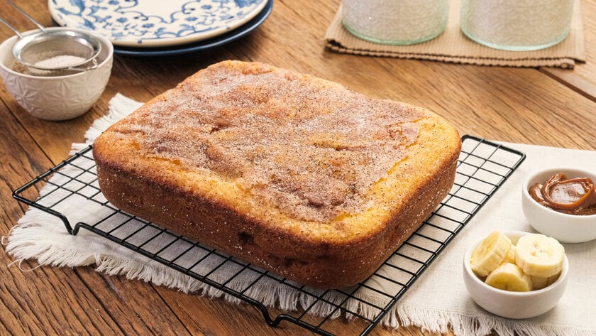 Receita de Bolo de Banana com Doce de Leite cremoso e fofinho
