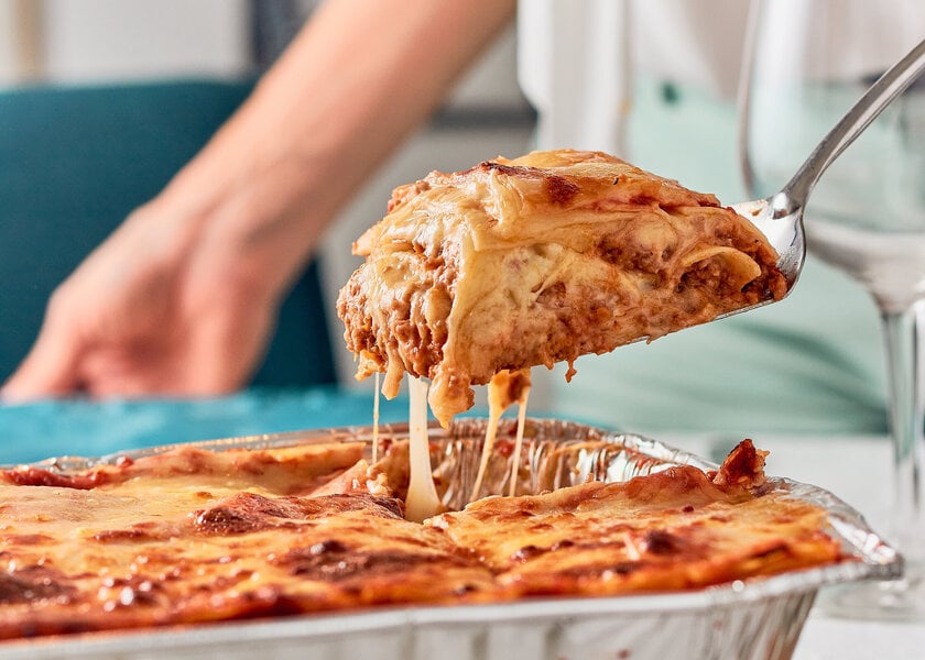 Lasanha de mandioca à bolonhesa é receita fácil e diferente para surpreender no almoço