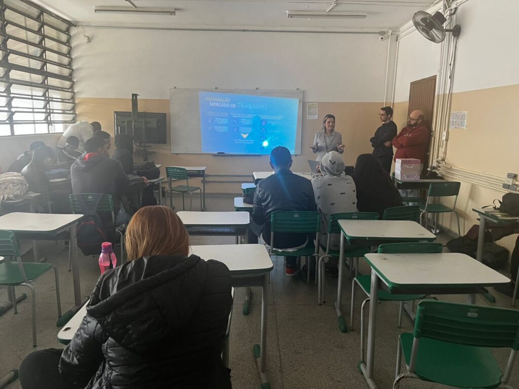 Desenvolvimento profissional é tema de encontro com jovens alunos