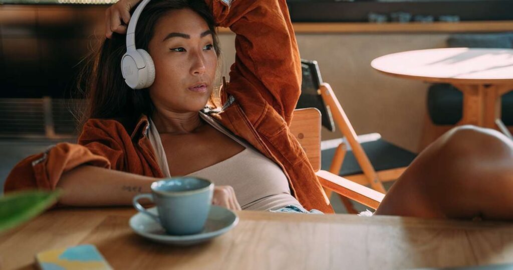 Fones de ouvido sem fio JBL, Philips e Apple com até 37%OFF