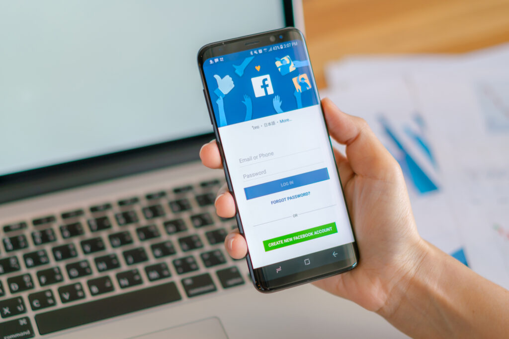 Facebook indenizará usuário por descumprir decisões