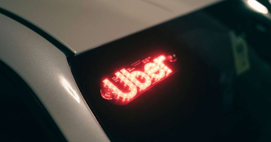 Uber surpreende e anuncia carros de luxo que dispensam motorista