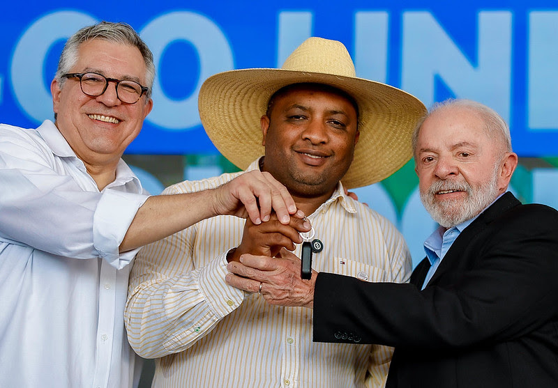 Lula ao entrega 400 Unidades Odontológicas Móveis em todo o país
