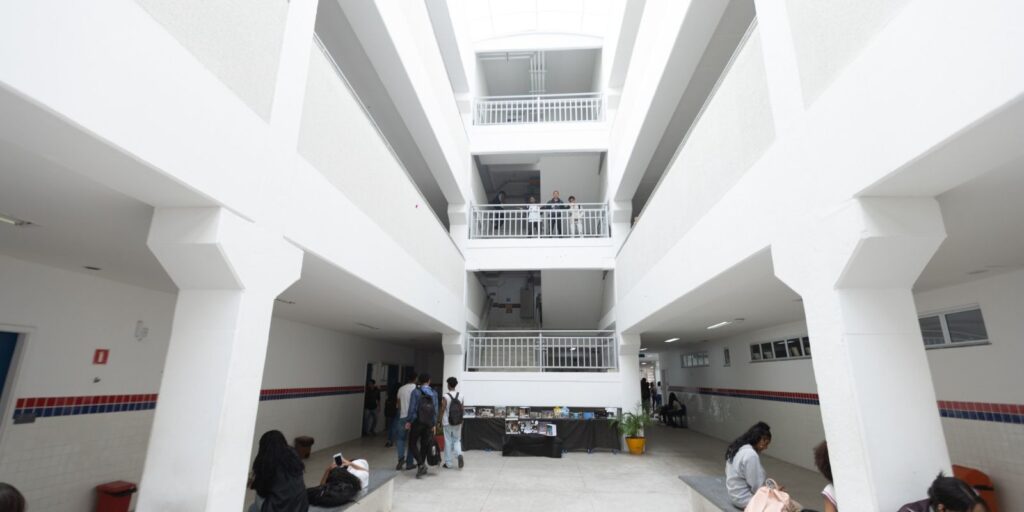 Escola em tempo integral deve ter jornada mínima de 35 horas semanais