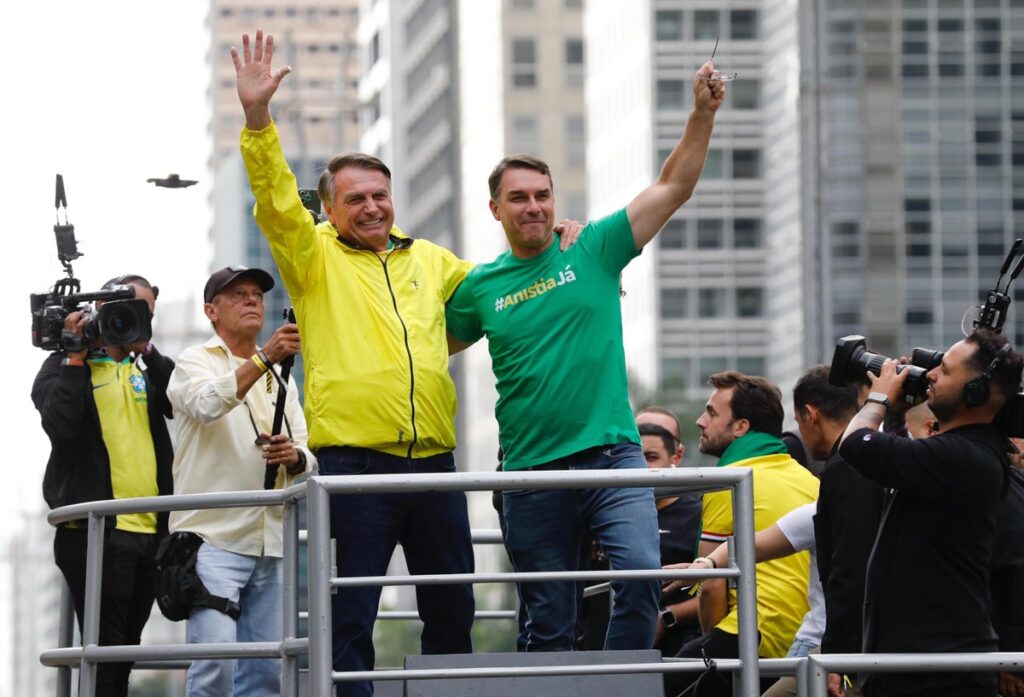 Flávio Bolsonaro chama julgamento contra o ex-presidente de ‘linchamento judiciário’ | Política