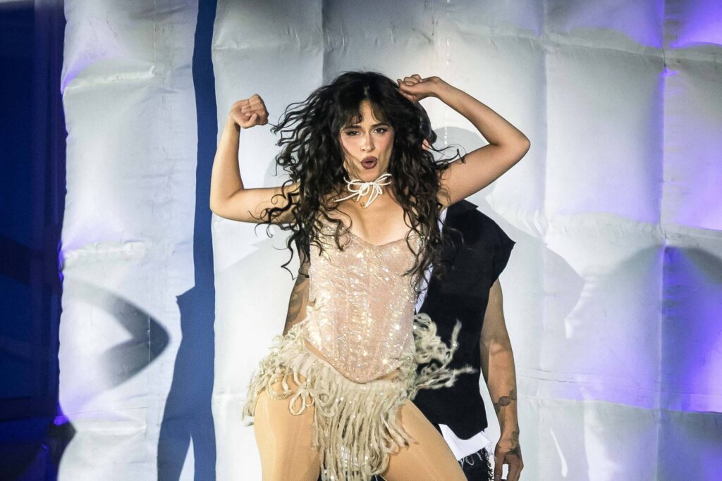 The Town: Camila Cabello canta Michel Teló - 14/09/2025 - Ilustrada