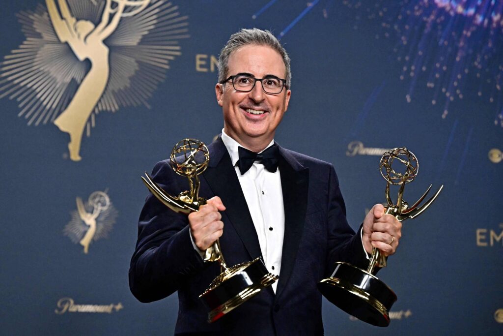John Oliver condena suspensão do talk show de Jimmy Kimmel - 22/09/2025 - Ilustrada
