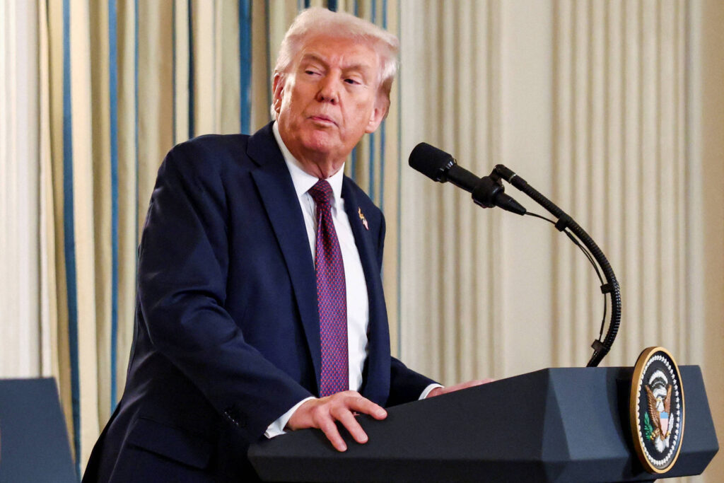 Trump impõe tarifa sobre madeira, armários e móveis - 29/09/2025 - Mercado