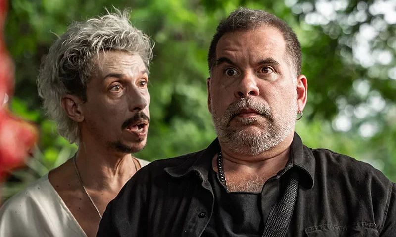 Leandro Hassum e Pedro Wagner fazem uma investigação sobrenatural e divertida em “O Rei da Feira”