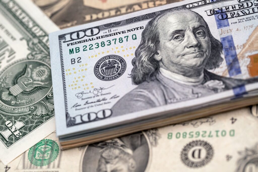 Dólar global ensaia recuperação após mínima em três anos | Intraday