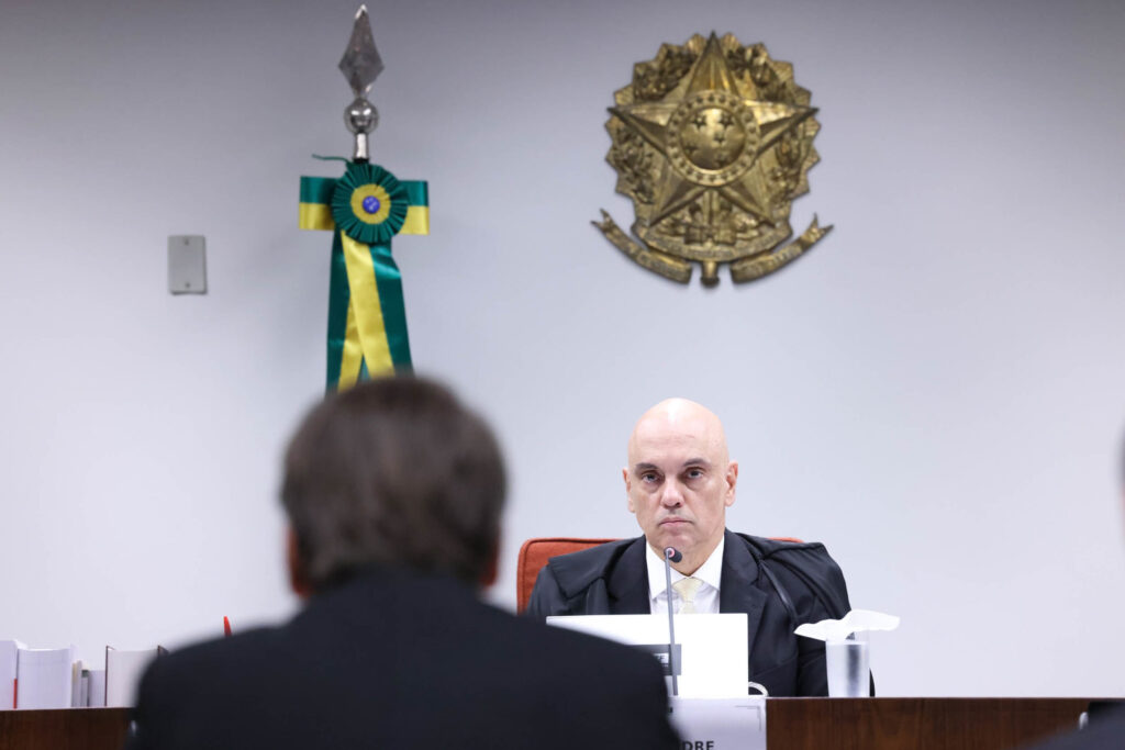 Evento com embaixadores foi marco do “entreguismo” e do plano golpista, diz Moraes