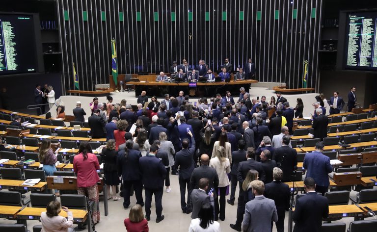 Artigo: O que a revolta geral com a PEC da Blindagem revela ao Brasil - por Pedro Basso